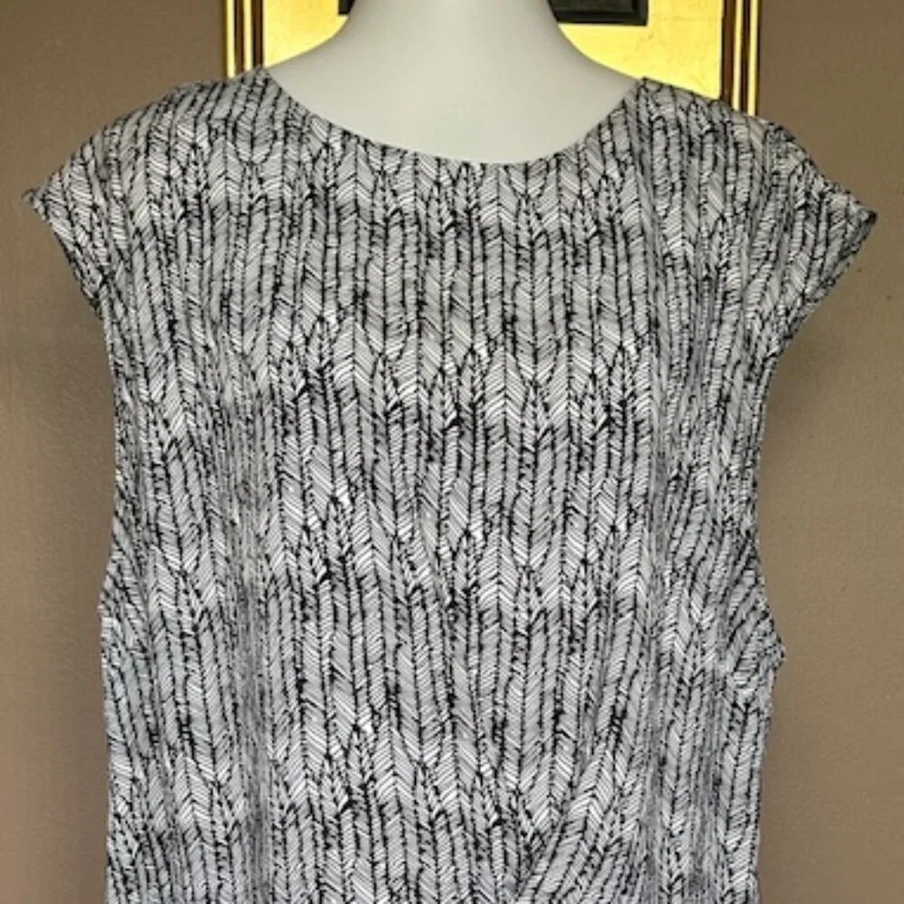 LTS capsleeve black & white print polyester relaxed fit size 18T blouse - Picture 2 of 5